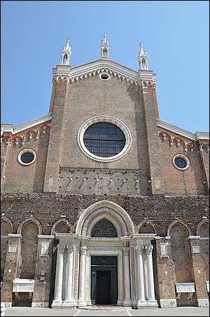 La façade de l'église santi Giovanni et Paolo