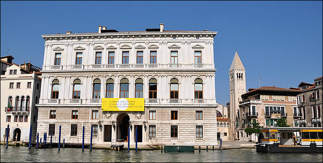 La façade côté Grand Canal du Palazzo Grassi