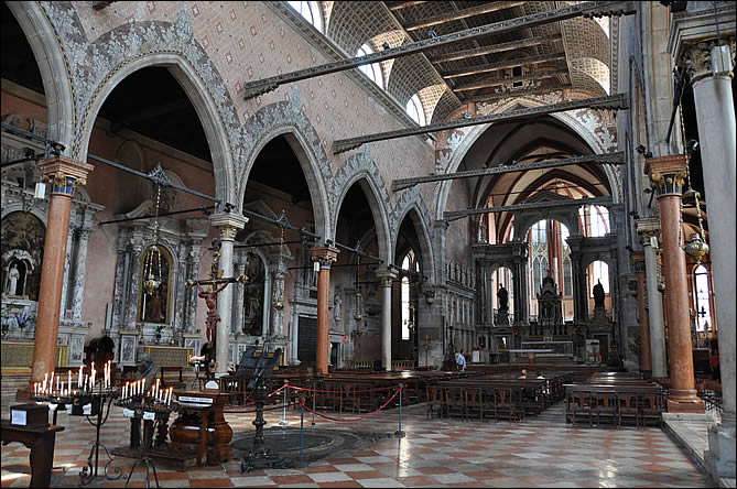 Intérieur de l'église Santo Stefano