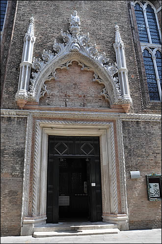 Portail de l'église Santo Stefano