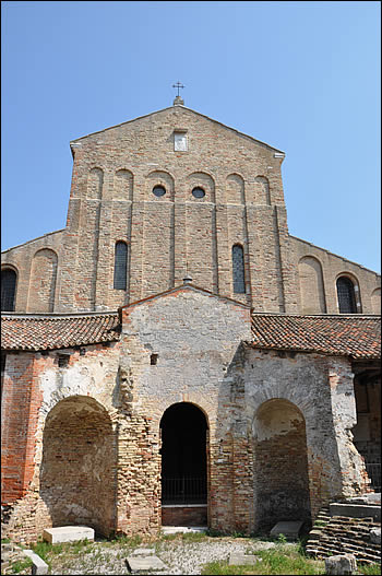 Façade de l'église Santa Maria Assunta de Torcello